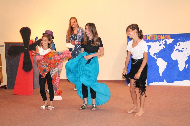 Village Camps International Summer Camp Leysin, Switzerland 2026-08-15 https://www.villagecamps.com/journals_admin/images/700-19-intl night (149).jpg